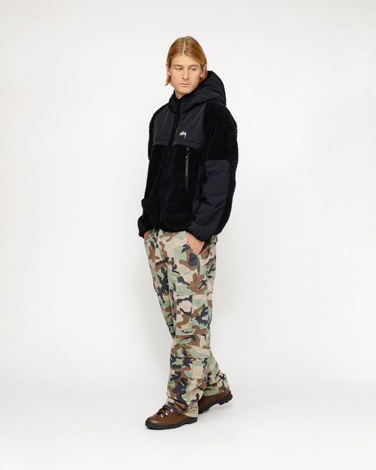 VESTE À CAPUCHE SHERPA ET EMPIÈCEMENTS